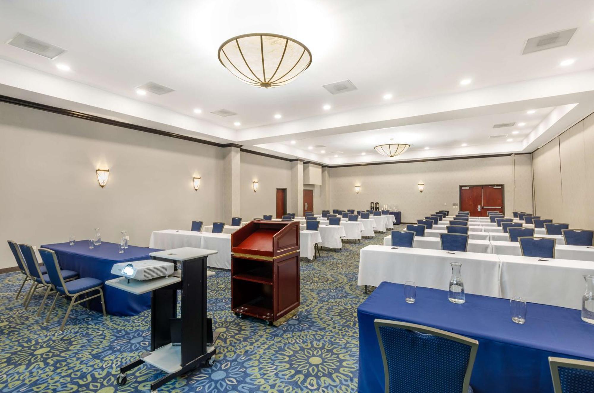 Best Western Plus Waynesboro Exterior photo