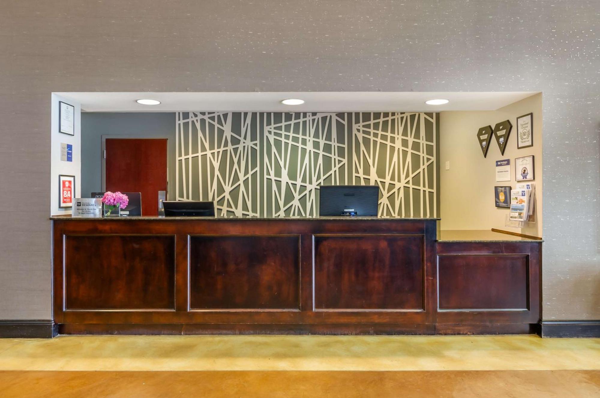 Best Western Plus Waynesboro Exterior photo