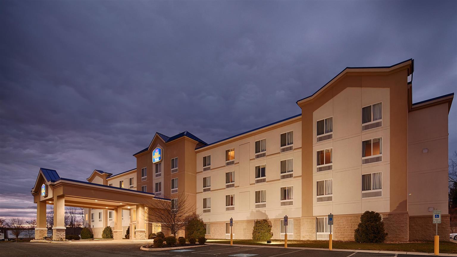 Best Western Plus Waynesboro Exterior photo